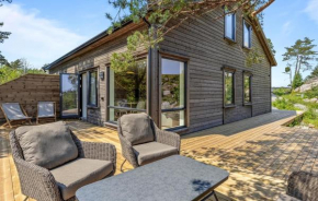 4 Bedroom Lovely Home In Risør